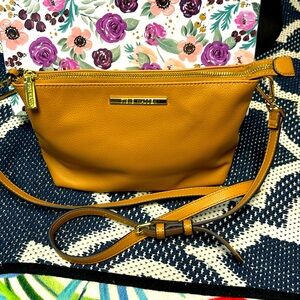 Steve Madden Tan purse with gold hardware